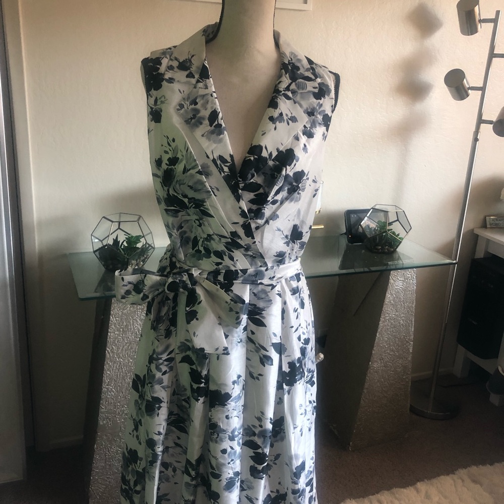 Adorable Jessica Howard dress
